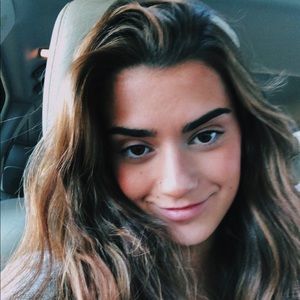 Meet your Posher, Elaina